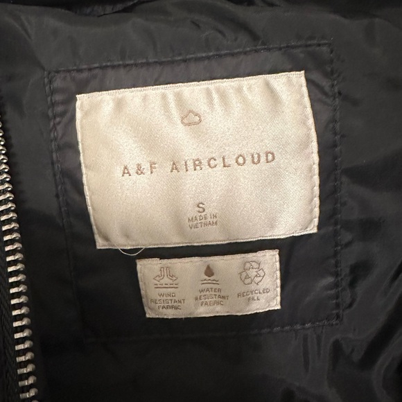 Abercrombie Air Cloud Mid Puffer- used once - Picture 7 of 7